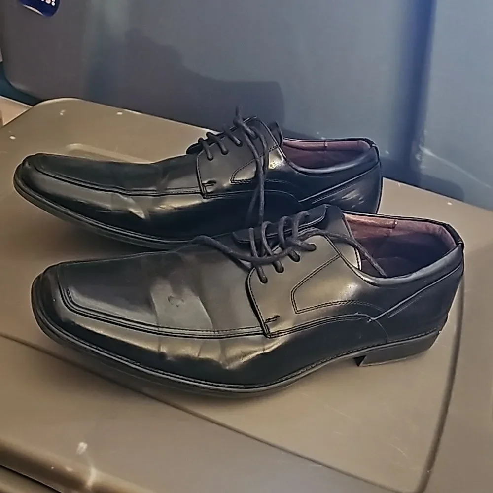 Men's Black dress shoes. Freeman Colter size 12M